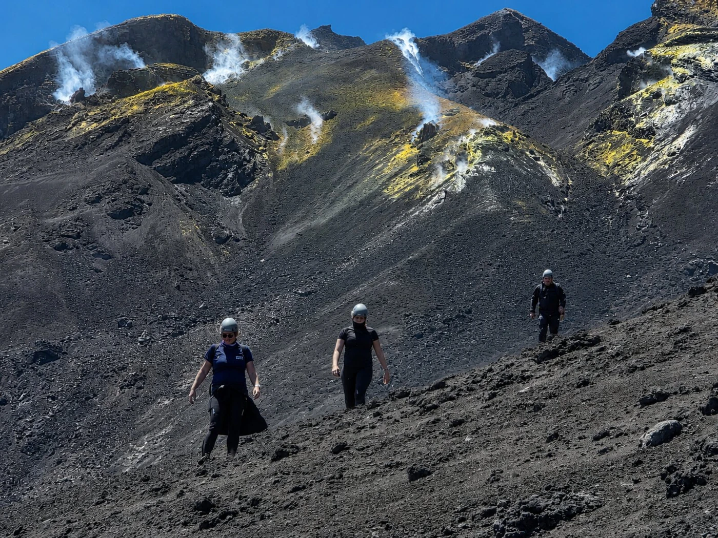 Escursione ai crateri sommitali dell’Etna Escursione ai crateri sommitali dell’Etna